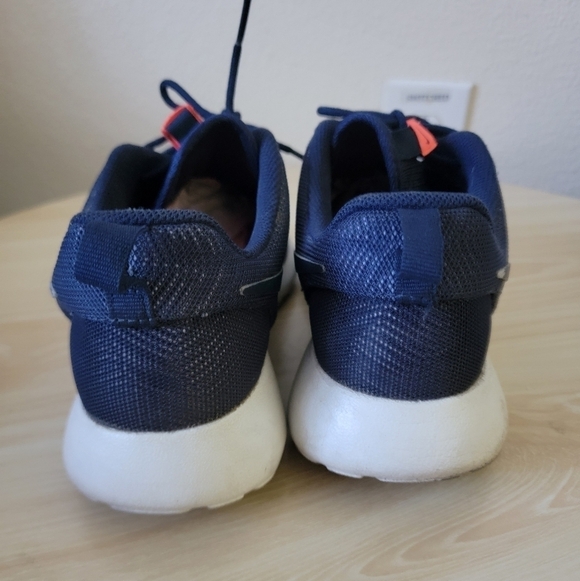 WMNS NIKE ROSHE ONE MOIRE OBSIDIAN/ WHITE/ BRIGHT MANGO size 7.5 - Picture 7 of 11